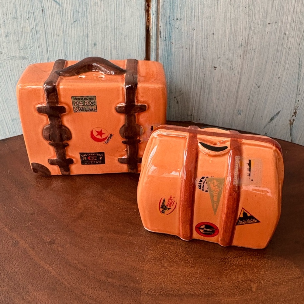 Vintage Ceramic Suitcase Salt & Pepper Set - new in original box! - Picture 1 of 10
